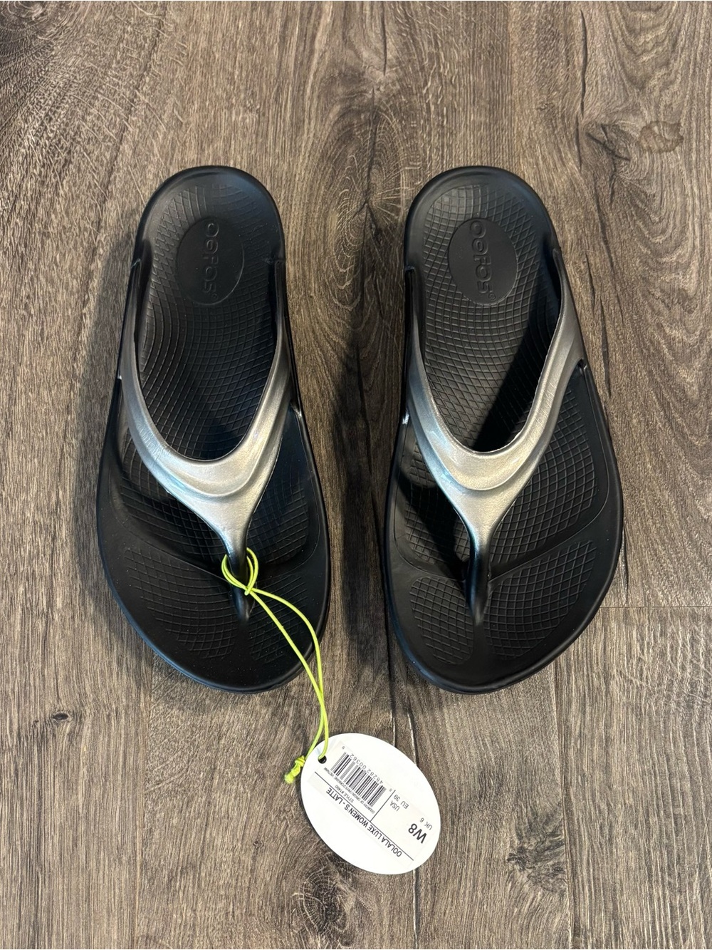 OOFOS OOlala WOMEN'S LUXE SANDAL Black and Silver Flip Flops Womens Sz 8 NWT